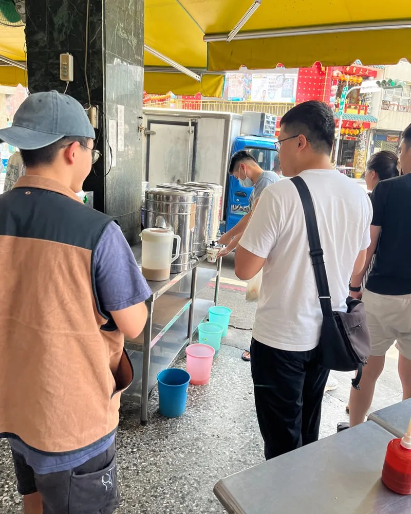 天津苟不理湯包 台中東區浮誇爆汁湯包
