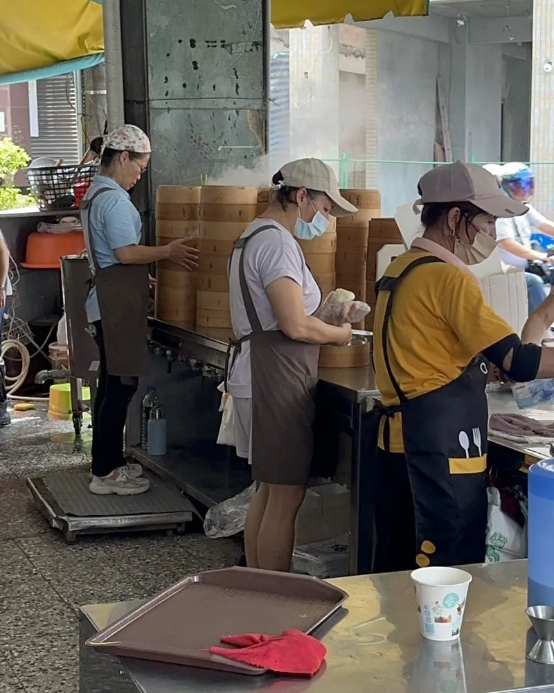 天津苟不理湯包 台中東區浮誇爆汁湯包