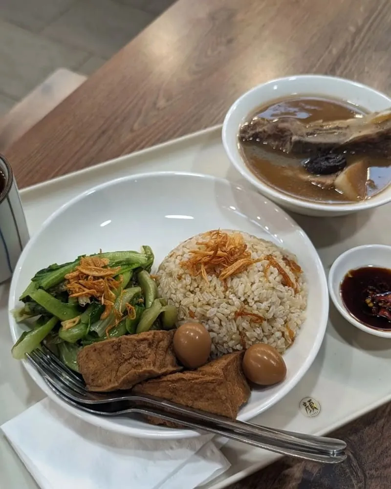 顏氏肉骨茶