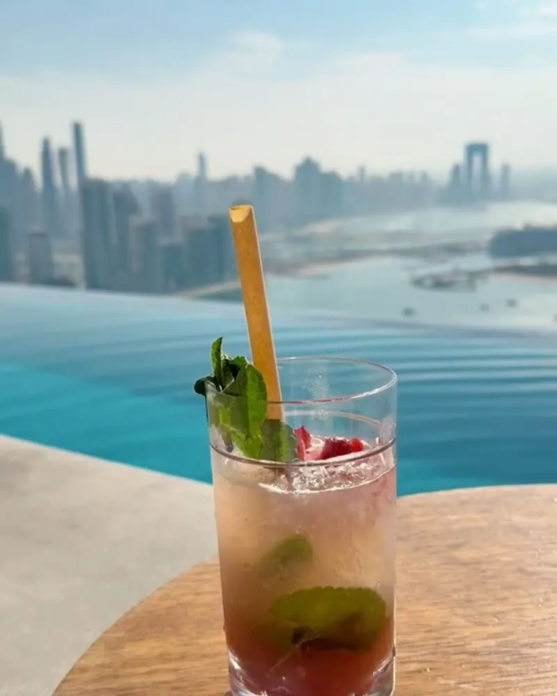 杜拜Aura Sky Pool