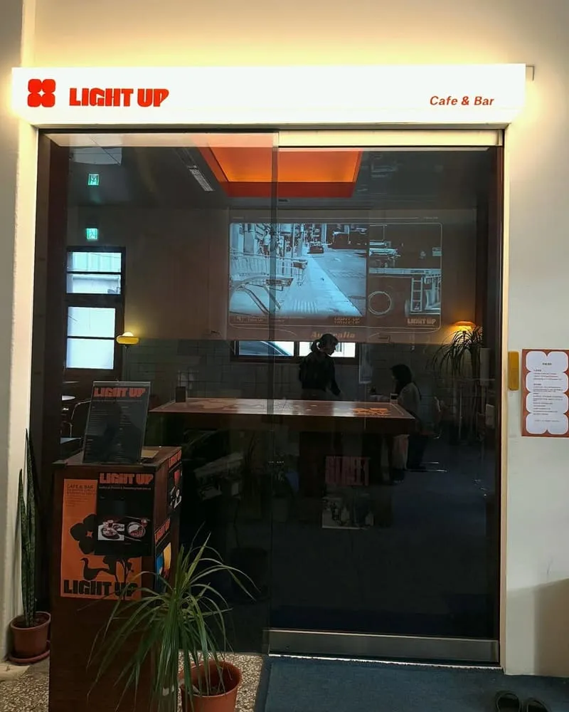 Light up cafe&bar