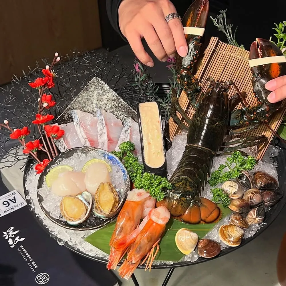 深紅汕頭鍋物