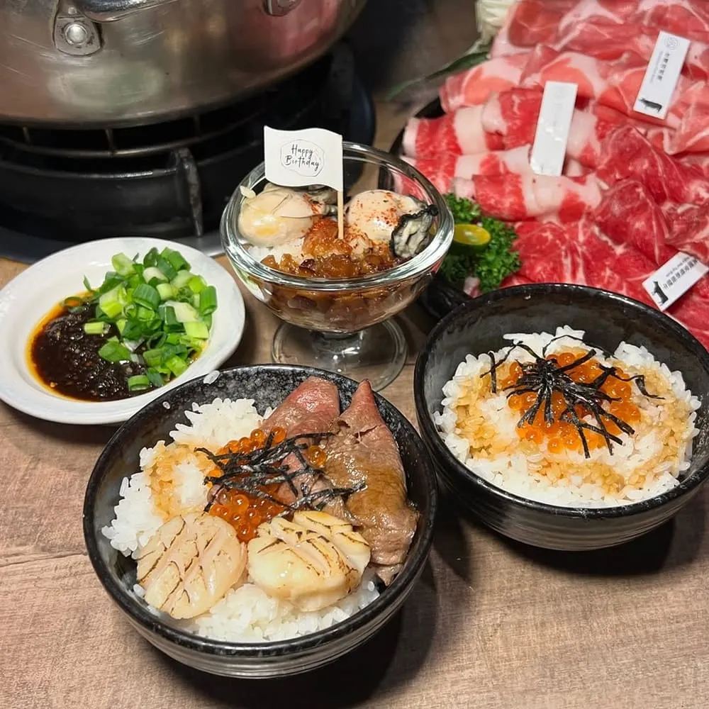 深紅汕頭鍋物