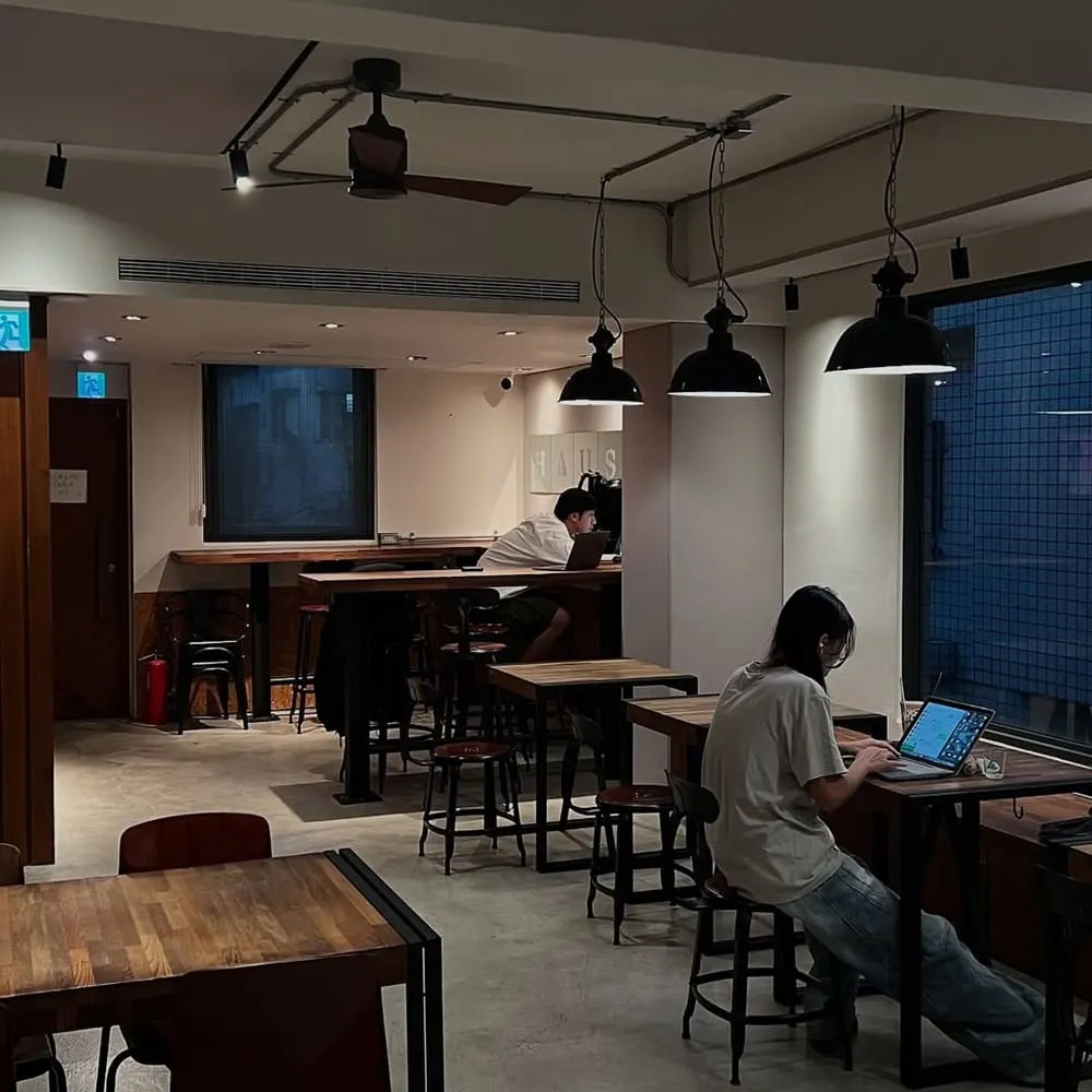 HAUSINC CAFE
