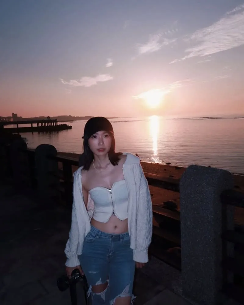 Zoom In 新北三芝海景咖啡廳