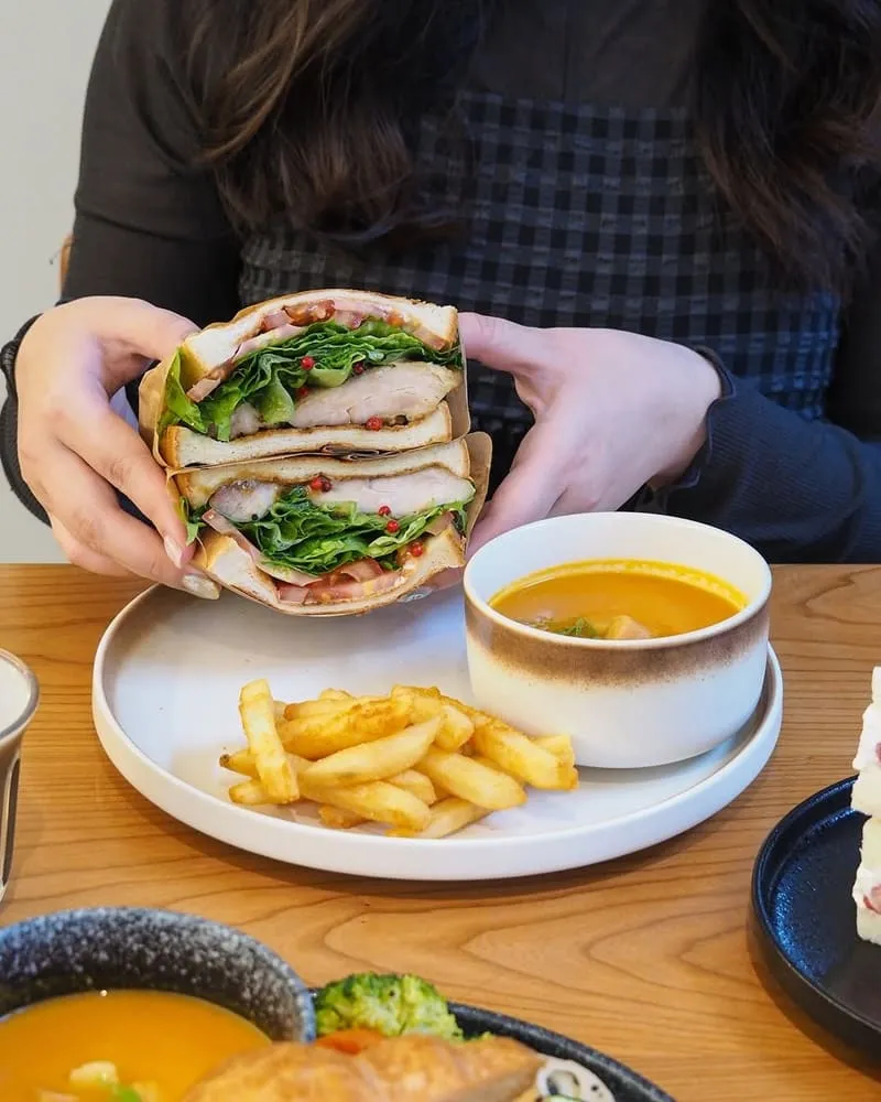 Aki Deli