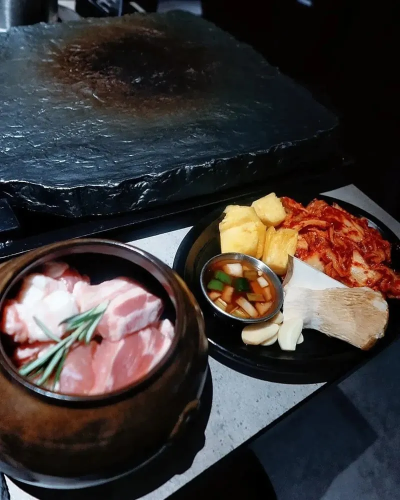 THE JEJU 韓式燒肉五花肉火山石烤盤實拍