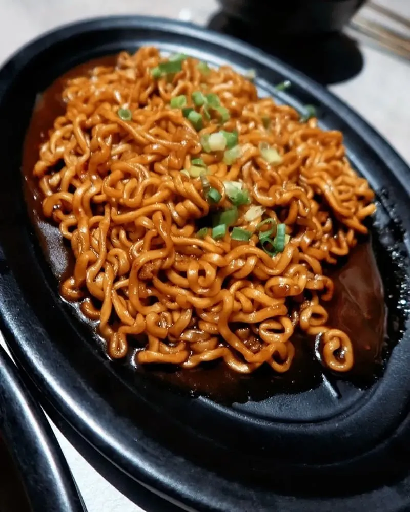 THE JEJU 炸醬拉麵濃厚醬香與Q彈粗麵條,經典韓式麵食推薦