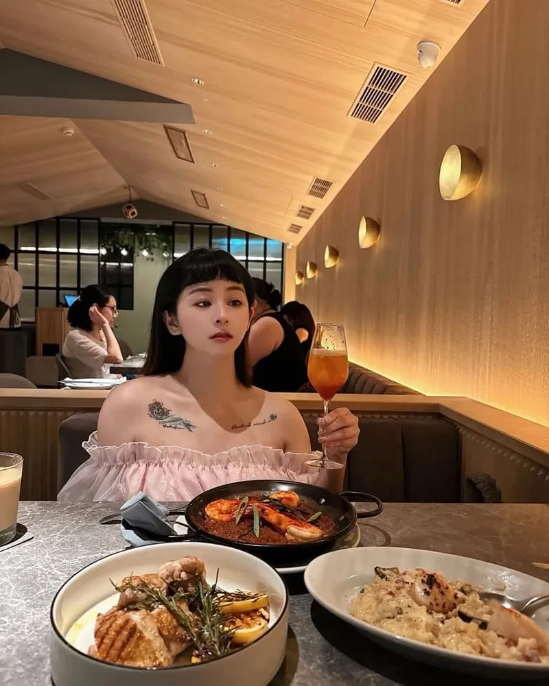 MERCER BRUNCH 飲品推薦 葡萄柚氣泡酒特寫