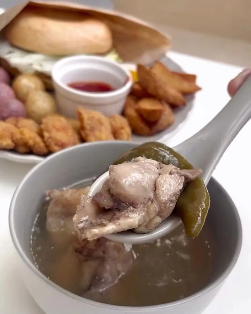 同齊咖吡 剝皮辣椒雞湯