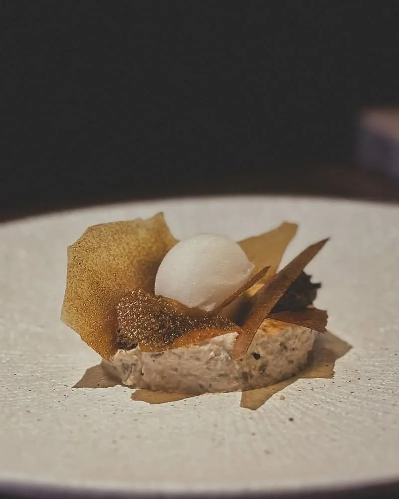 HUGH dessert dining