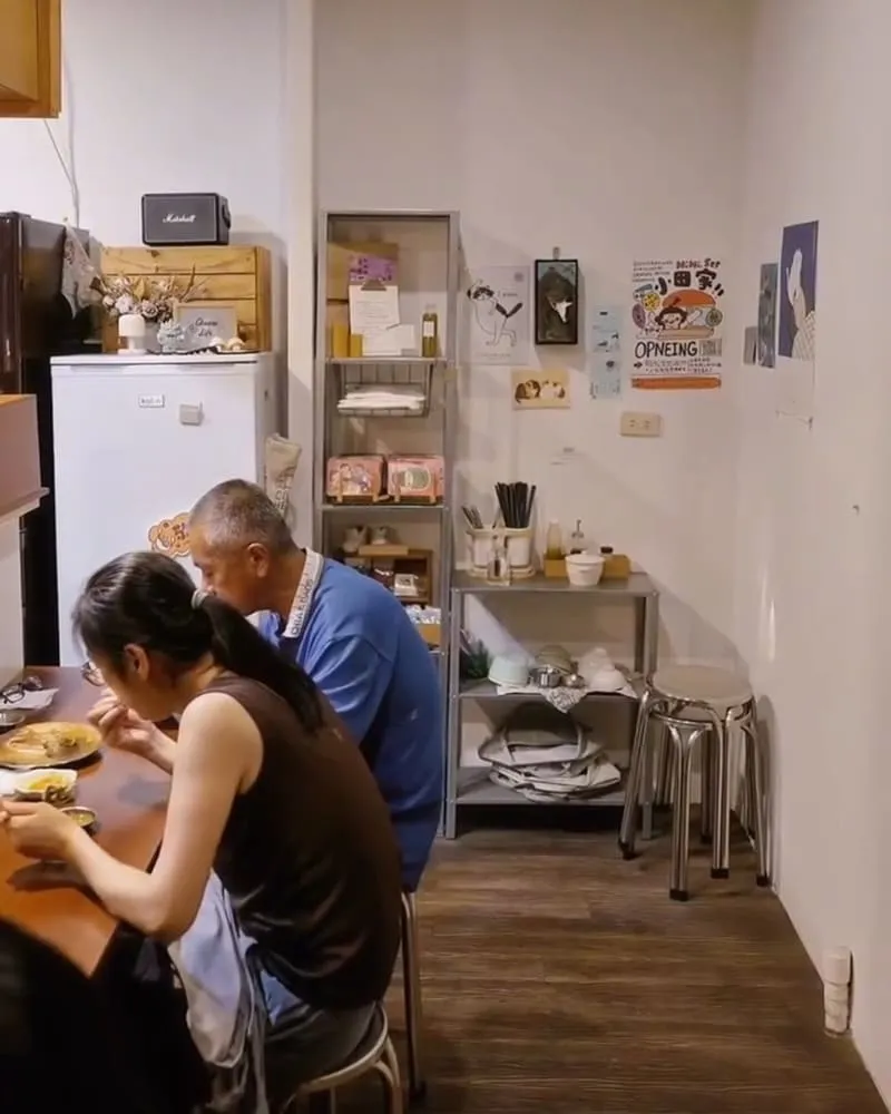 敬.人生 店內吧台座位區