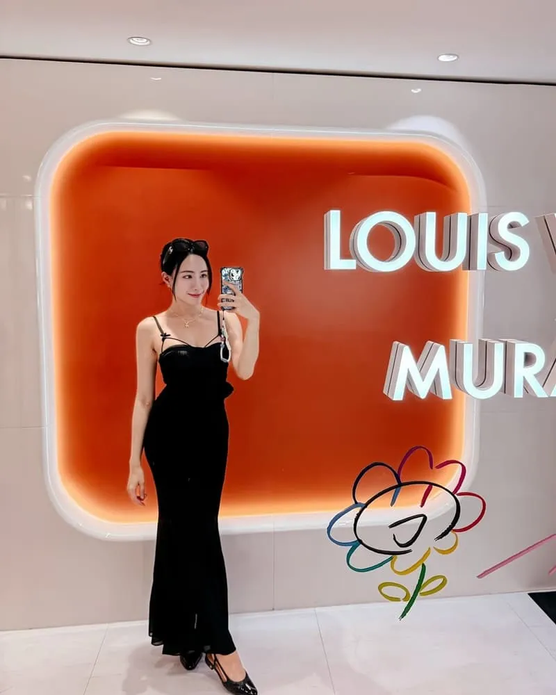 LV x 村上隆微笑櫻桃快閃店 首爾