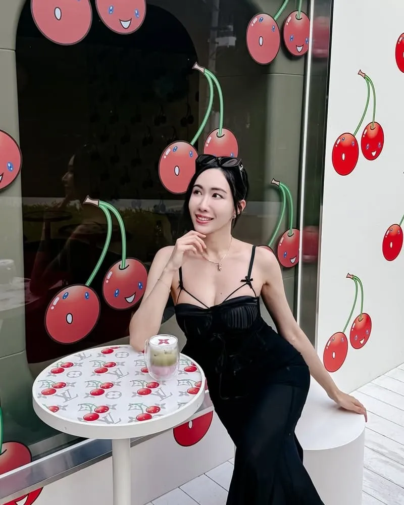 LV x 村上隆微笑櫻桃快閃店 首爾