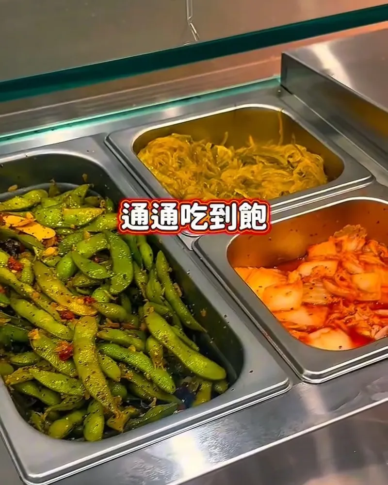 貴族世家mini豐富自助吧,披薩、沙拉、炸物、甜點一應俱全