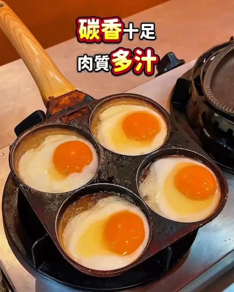 日式職人手拍漢堡排,搭配生食級雞蛋和小菜