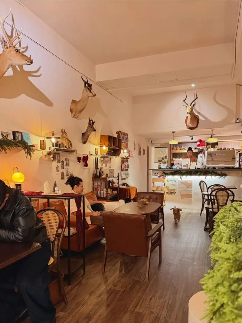 Well Done Art Cafe 藝術咖啡廳